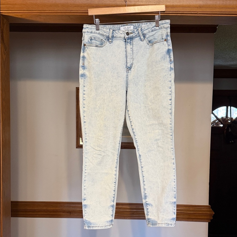Judy Blue Light Wash Skinny Jeans